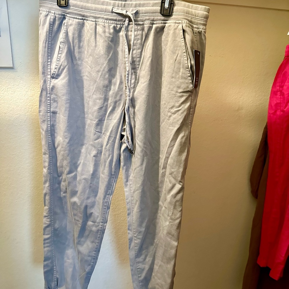Gap pant, NWT. Elastic waist and ankle - Picture 5 of 5